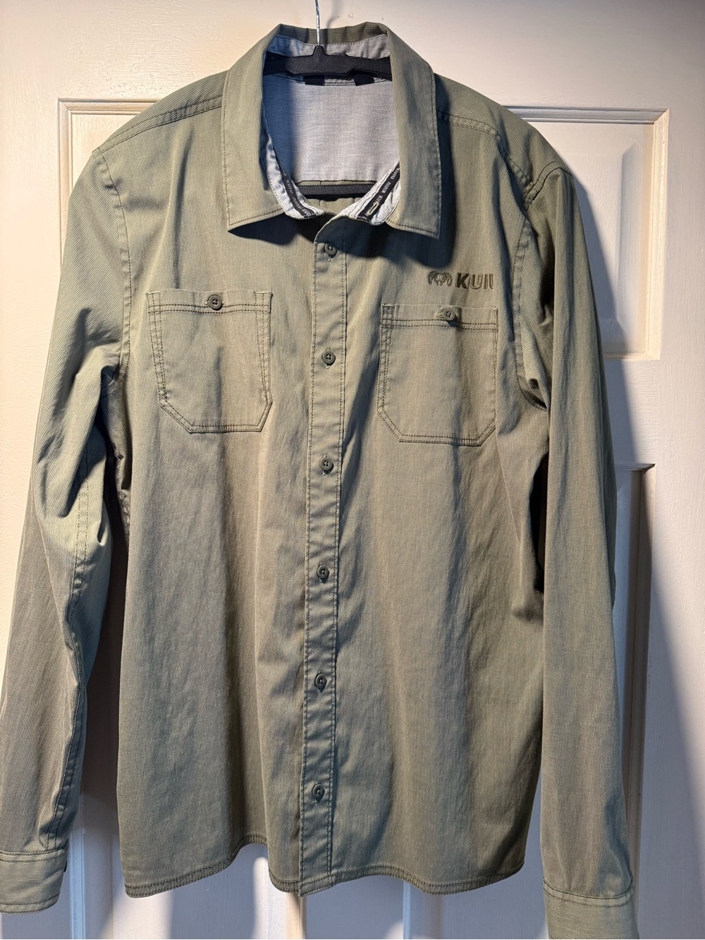 KUIU Men’s Medium Olive Green Lightweight Button Front Hunting Fishing Shirt